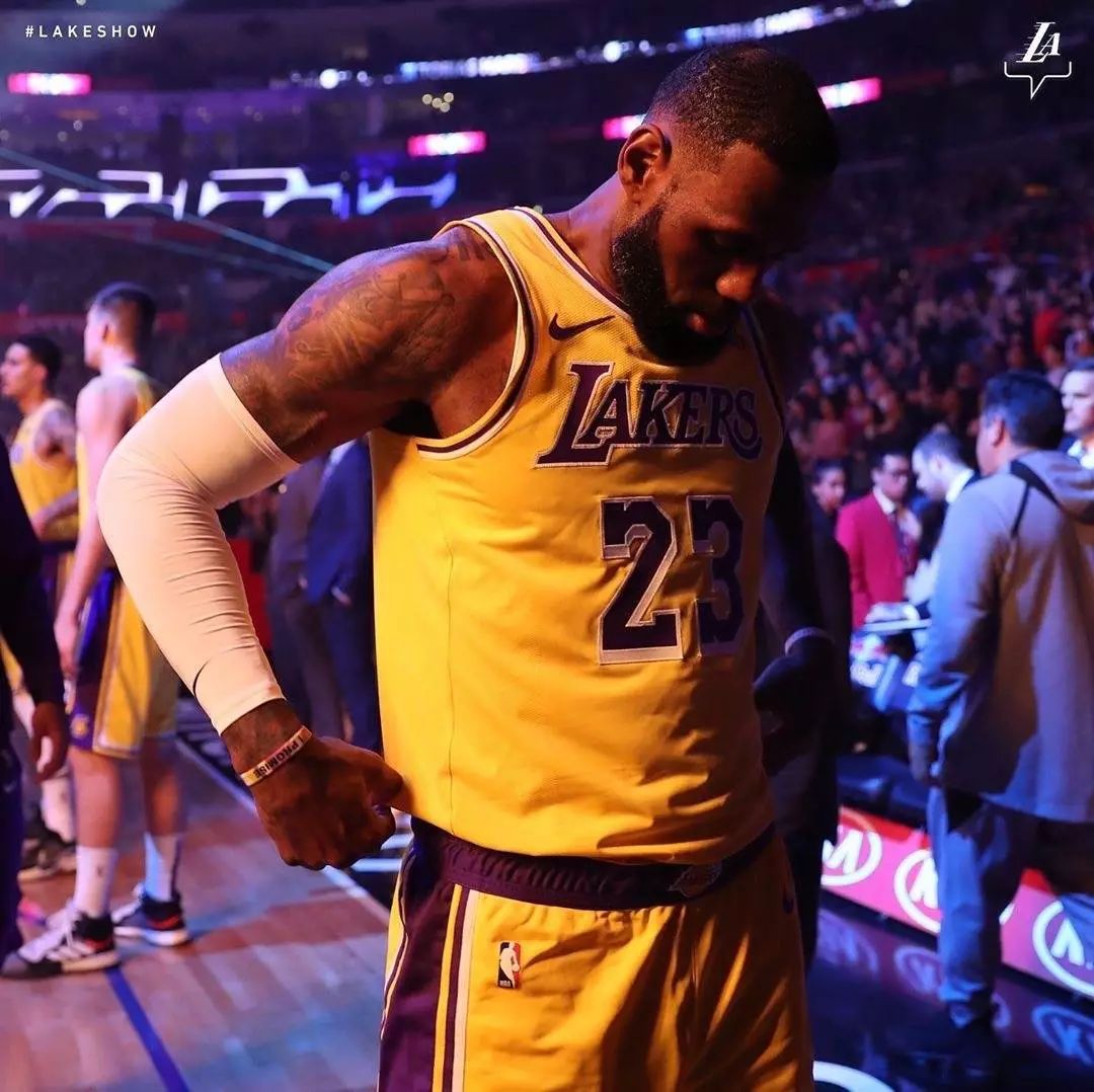 费耶诺德发布备战花絮，转会期绝杀压哨，全明星赛任务艰巨，赛程密集仍需轮换的简单介绍